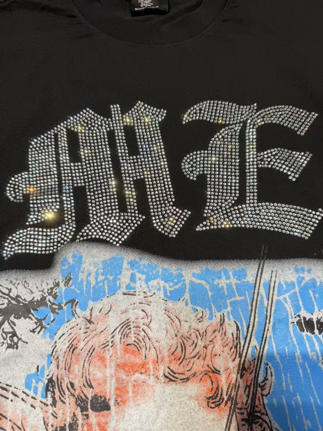 MIXED EMOTION Angel Dove Graphic T-Shirt — detail