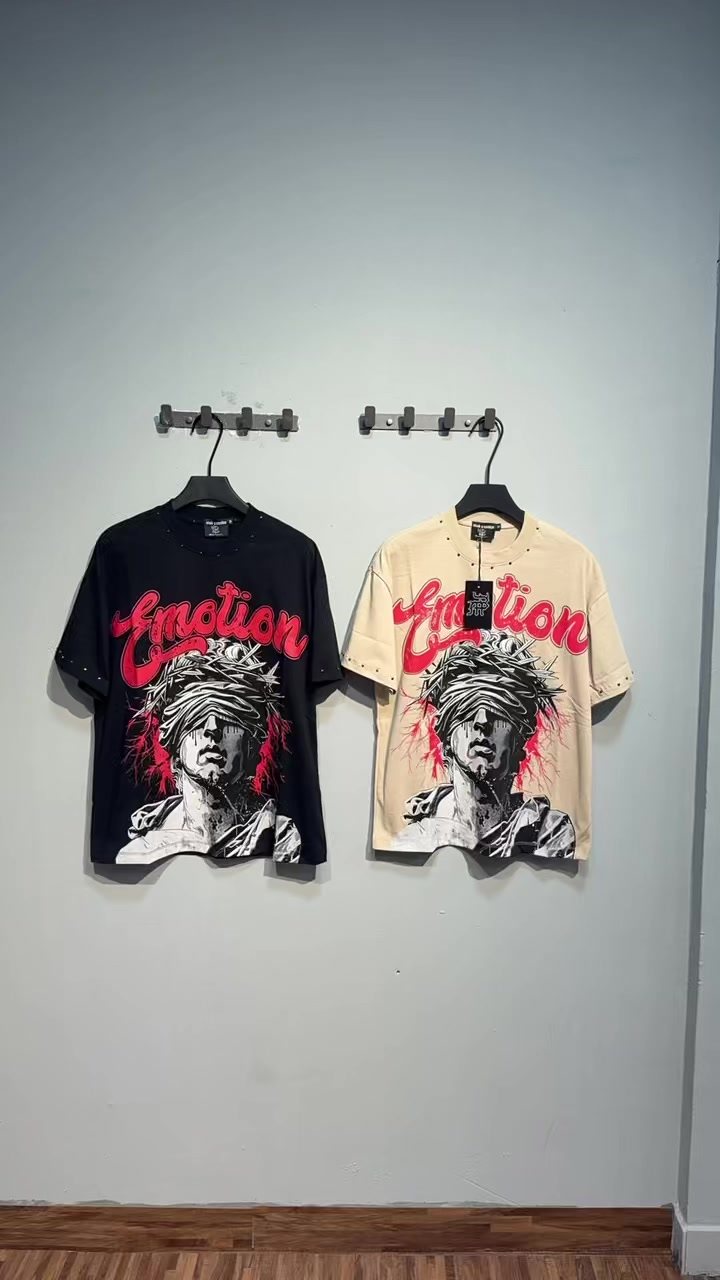 MIXED EMOTION Statue Graphic Short-Sleeve T-Shirt — context