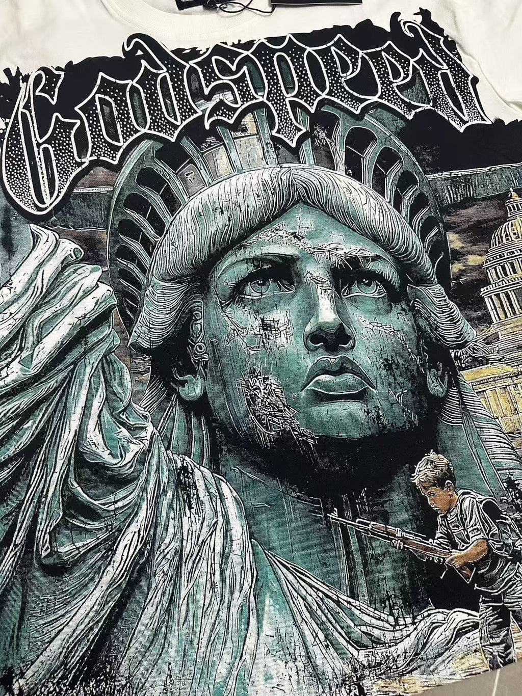 Godspeed Statue of Liberty Short-Sleeve Graphic T-Shirt — detail