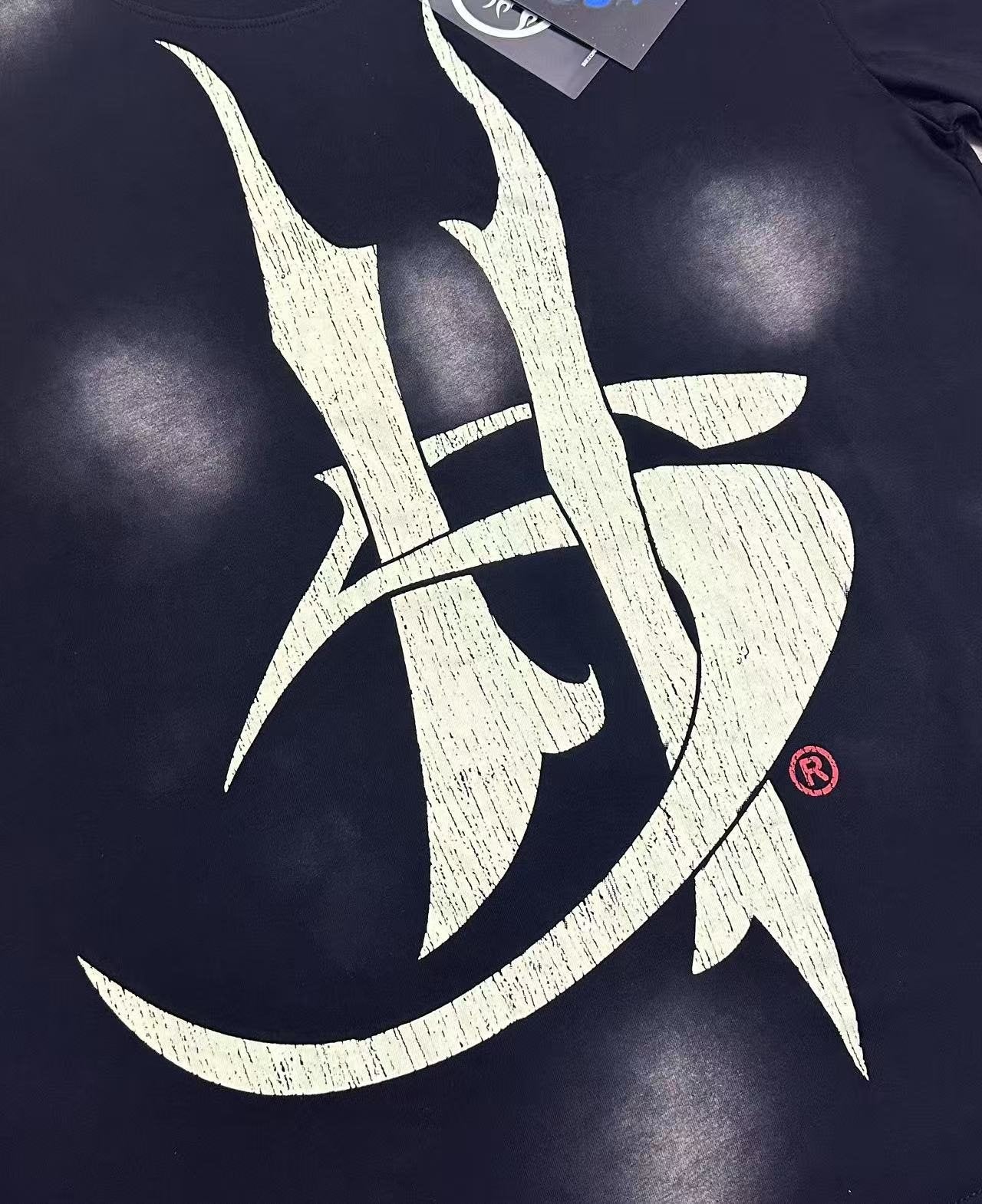 Hellstar Distressed Emblem Graphic T-Shirt — detail