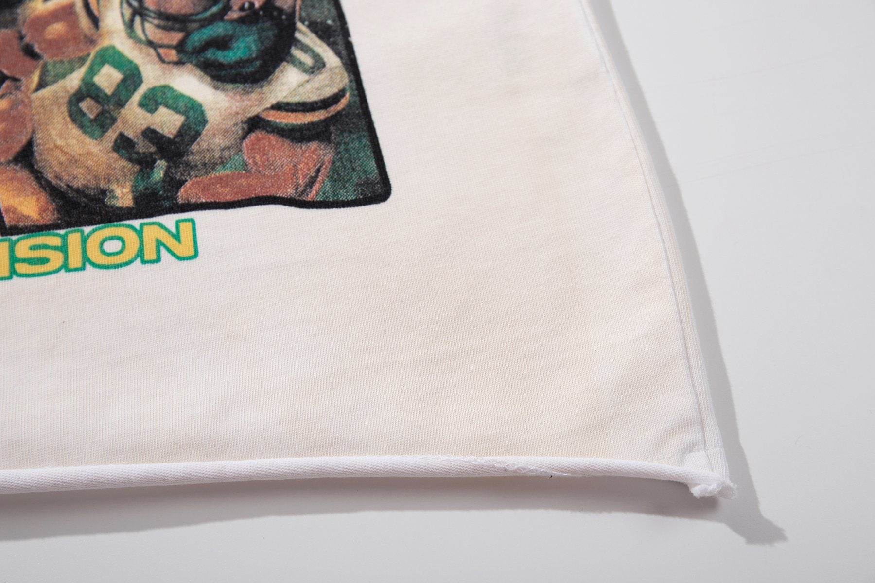 MAJESTIK Bulldog Football Graphic Short-Sleeve T-Shirt - White — detail
