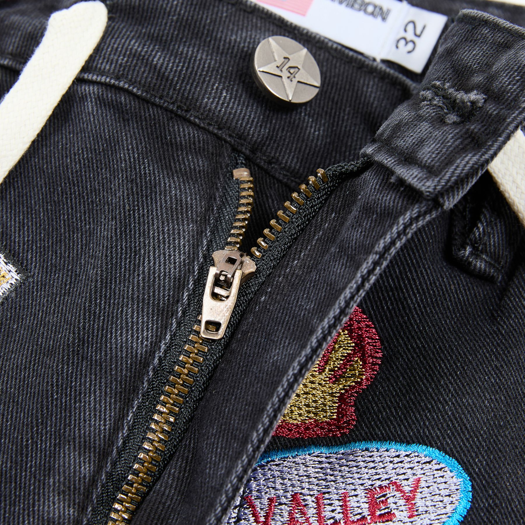 VALE 1980s Patch Rhinestone Denim Shorts — detail