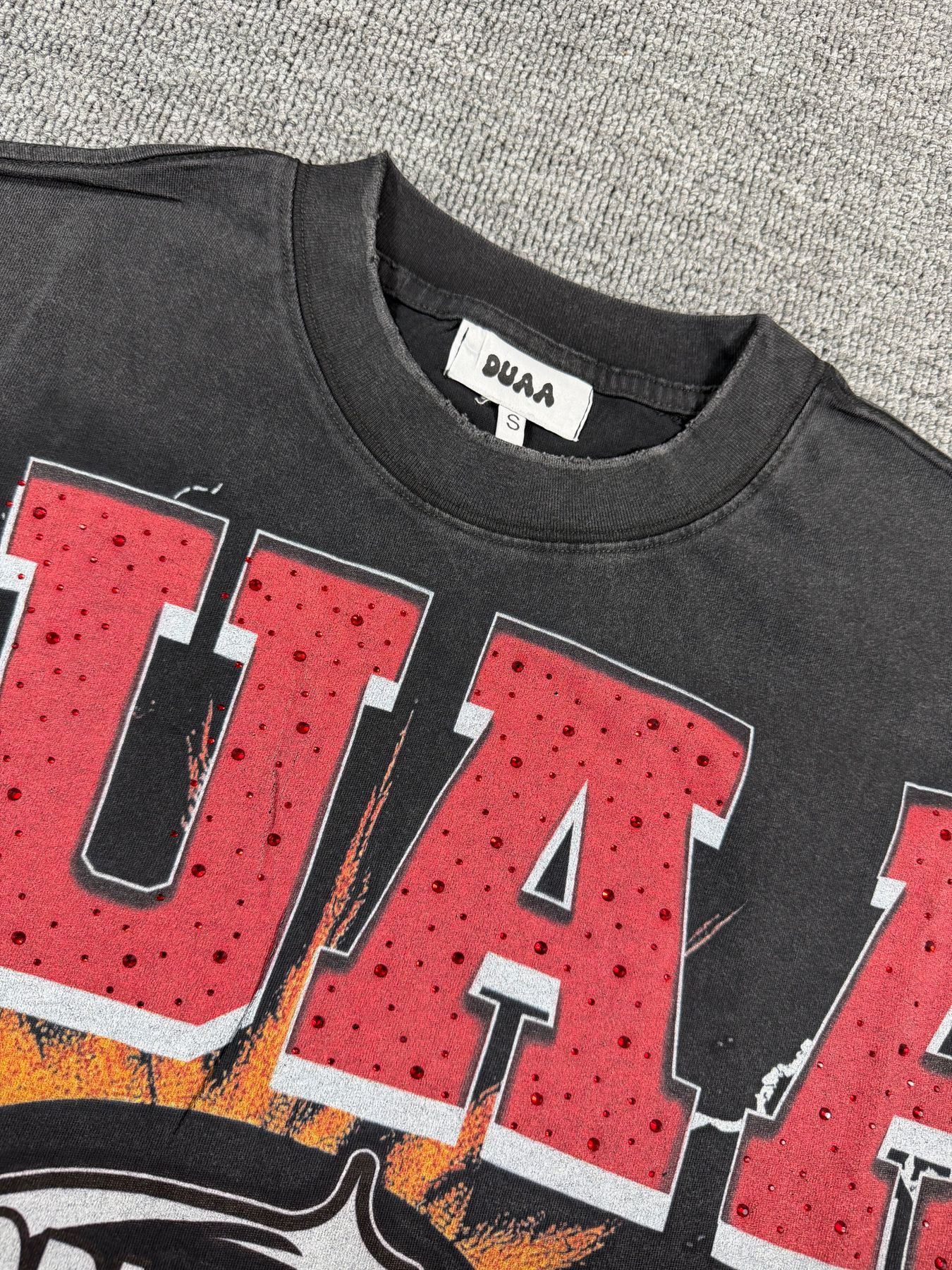 DUAA New Age Lightning Graphic T-Shirt — neck_label