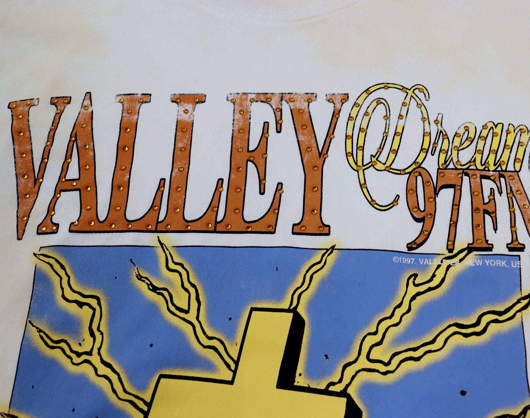 VALE USA Dreams Graphic Short-Sleeve T-Shirt - Cream — detail