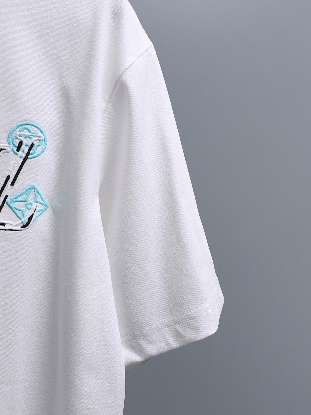 Louis Vuitton*LV White Embroidered Graphic T-Shirt — detail