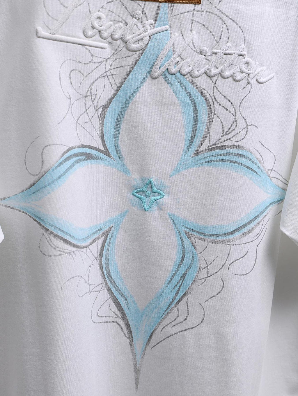 Louis Vuitton*LV White Embroidered Graphic T-Shirt — detail