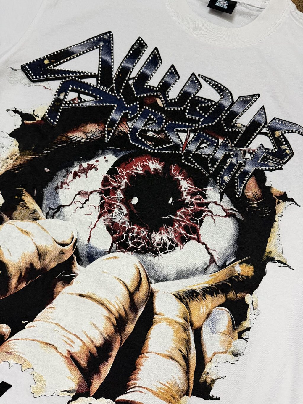 ALWAYS-PRESENT Eye Graphic Short-Sleeve T-Shirt — detail