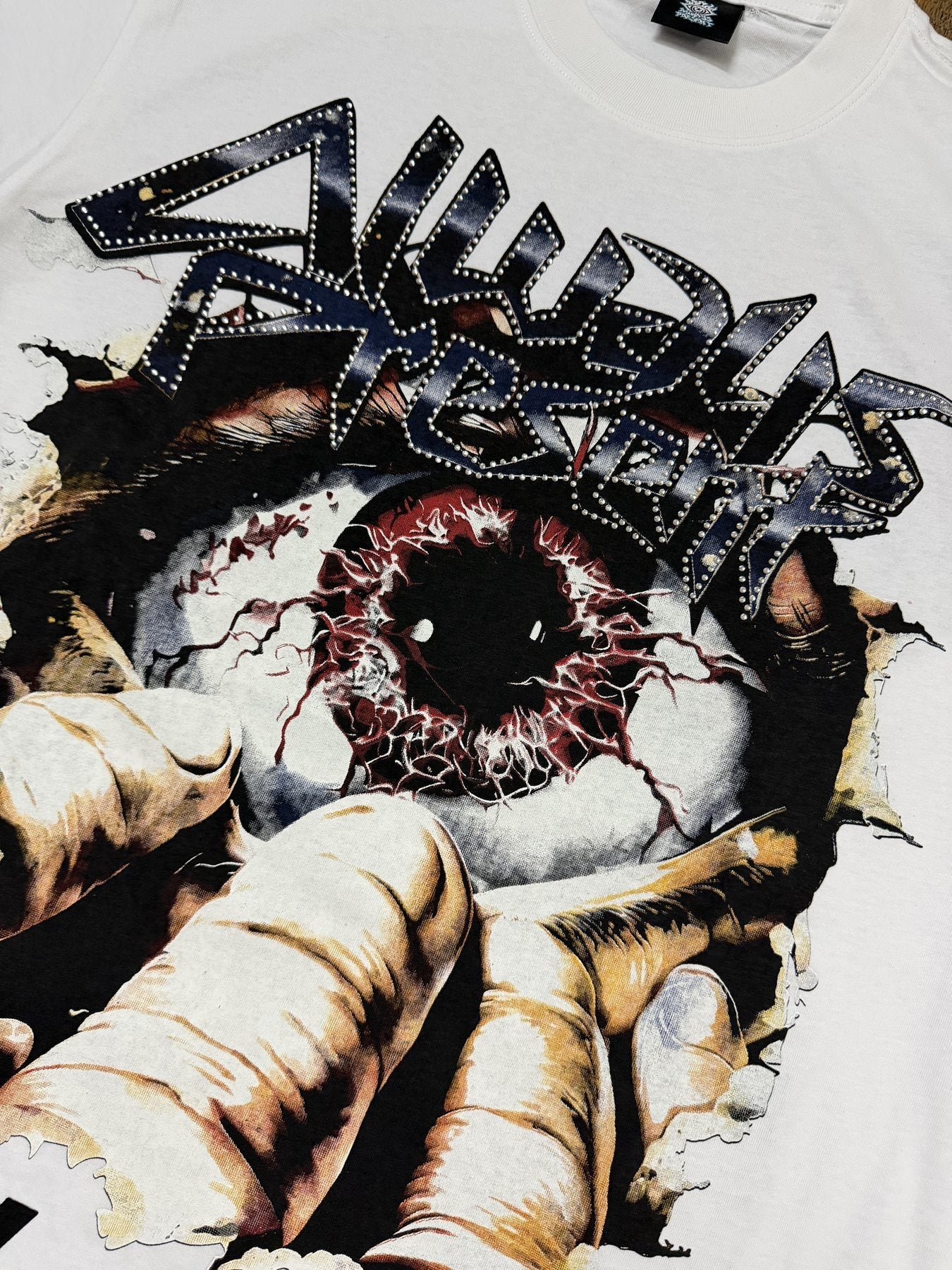 ALWAYS-PRESENT Eye Graphic Short-Sleeve T-Shirt — detail